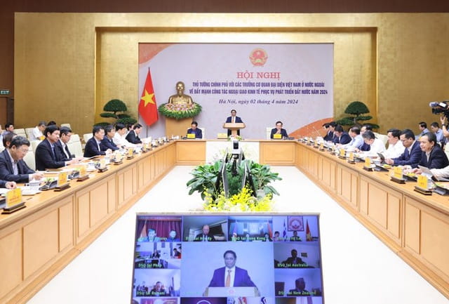 Prime Minister Pham Minh Chinh led a conference with Heads of Vietnam's overseas diplomatic missions to discuss enhancing economic diplomacy in support of national development in 2024 - Photo: VGP/Nhat Bac