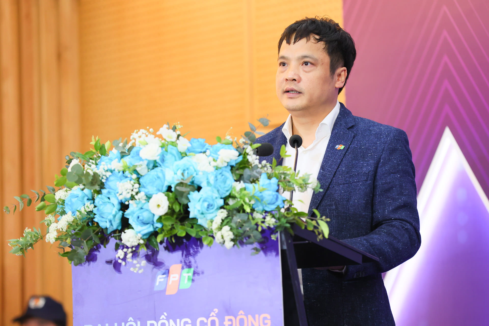 FPT CEO Nguyen Van Khoa presenting the Group’s 2025 business objectives.
