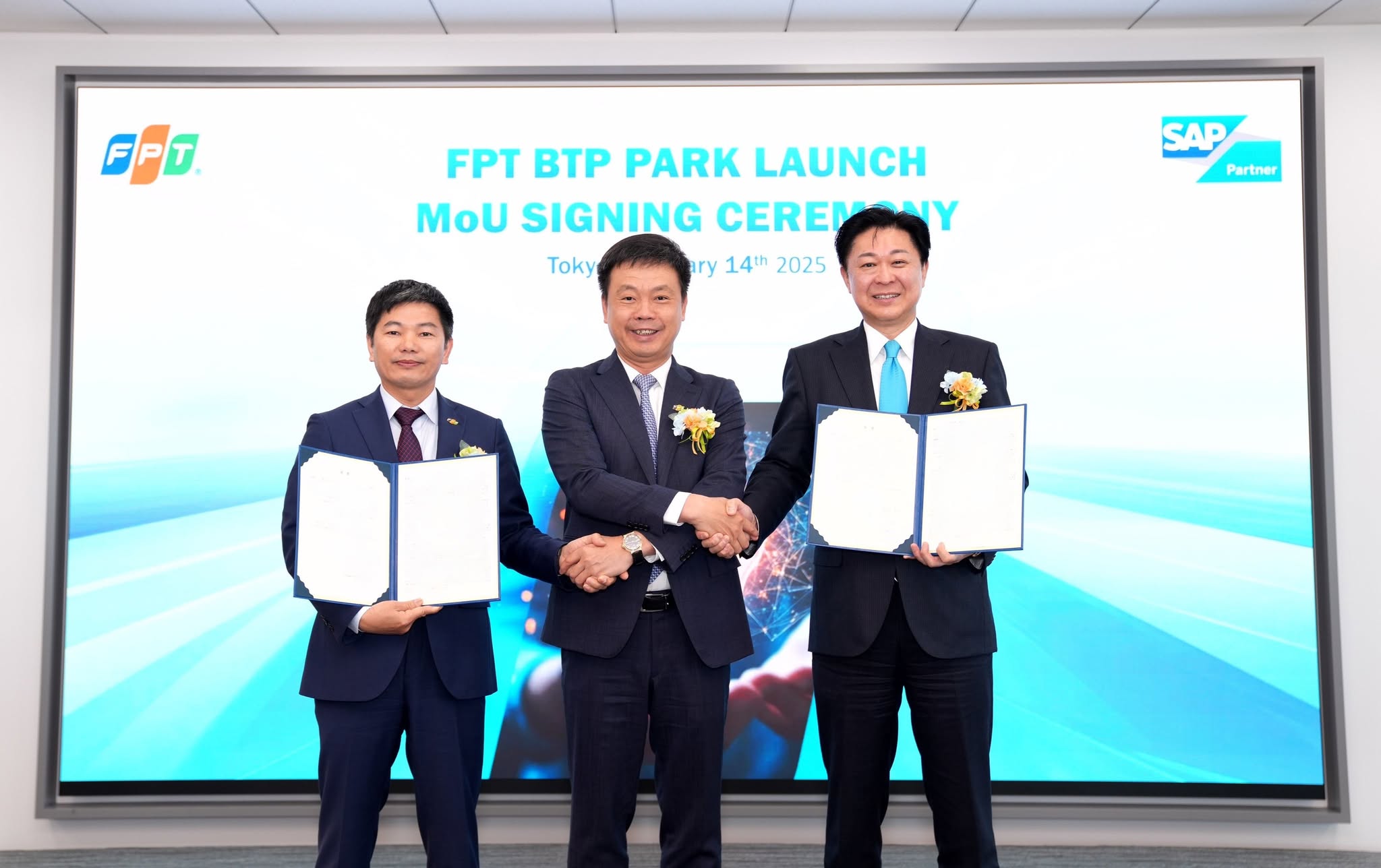 FPT and SAP Japan’s senior executives at the launching ceremony