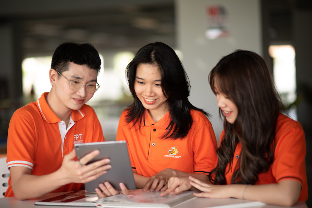 Thành viên đầu tiên trong gia đình được ưu tiên vào ĐH FPT