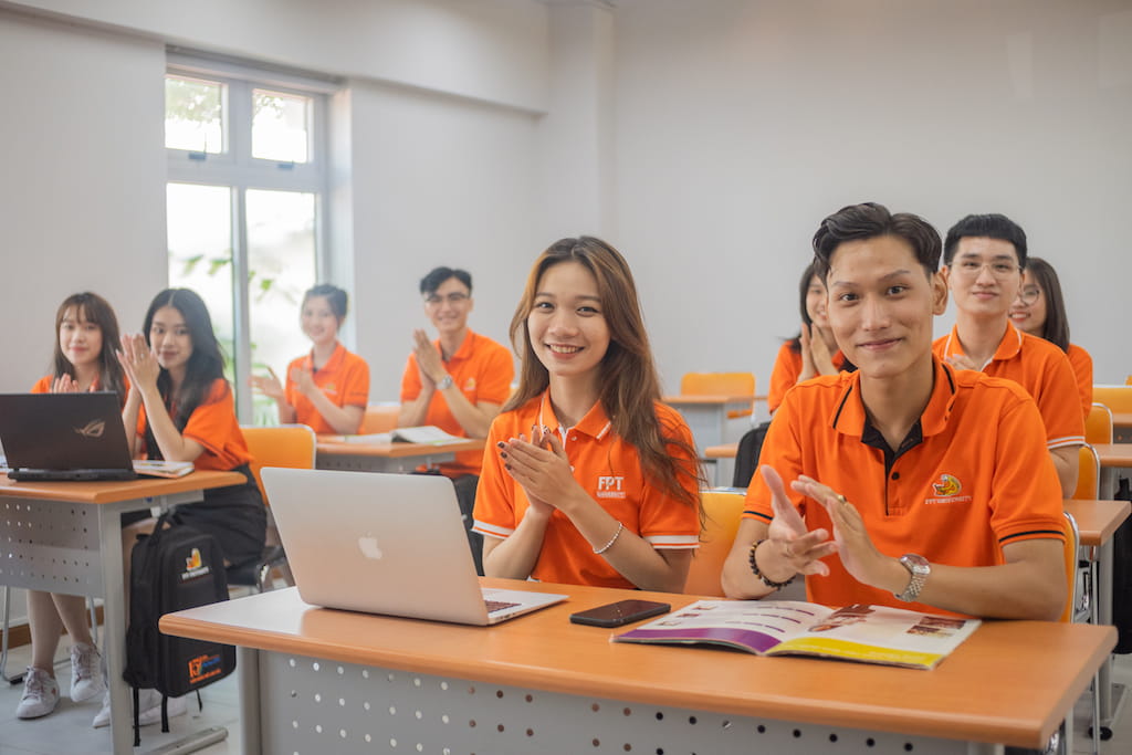 Thành viên đầu tiên trong gia đình được ưu tiên vào ĐH FPT