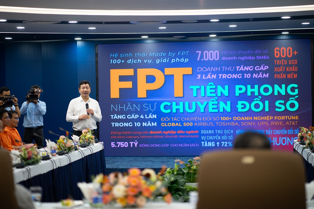 Thủ tướng Chính phủ gặp gỡ, làm việc ban lãnh đạo FPT tại Đà Nẵng