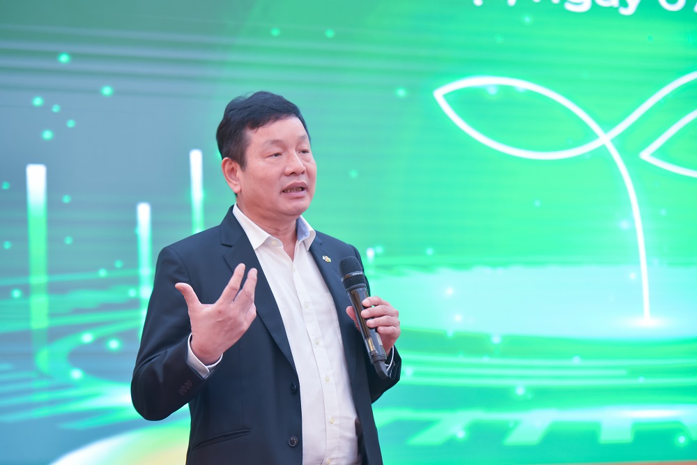 Mr. Truong Gia Binh - Chairman of FPT Corporation - at the Signing Ceremony