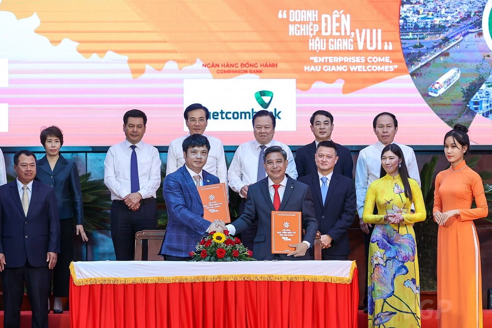 UBND tỉnh Hậu Giang và FPT ký kết biên bản hợp tác trong chuyển đổi số và giáo dục