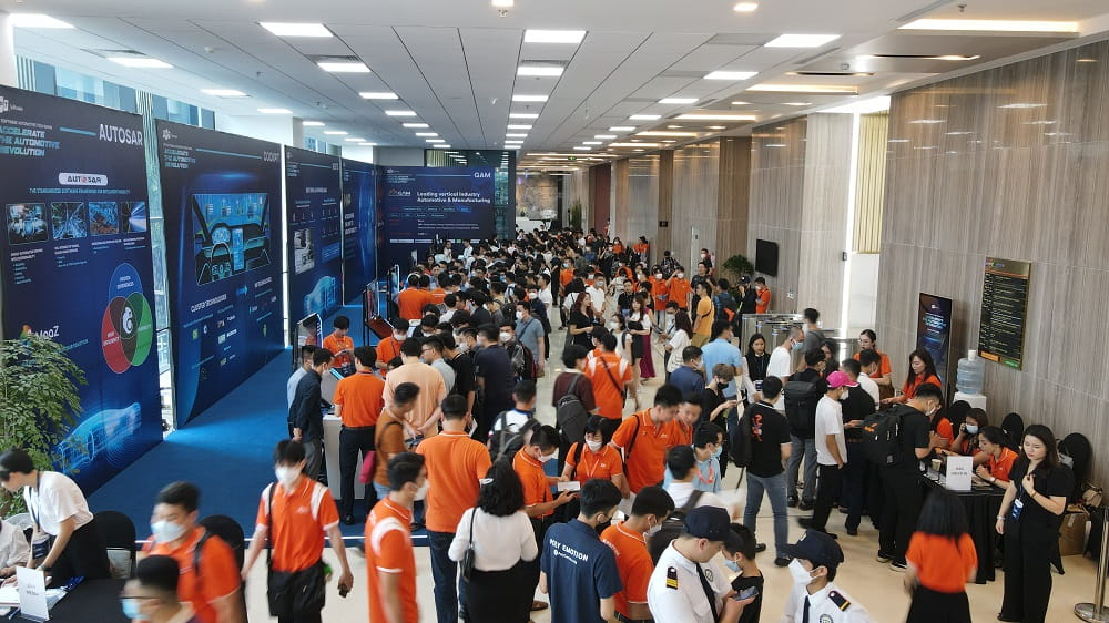 Automotive Tech Show thu hút hơn hai nghìn người tham dự
