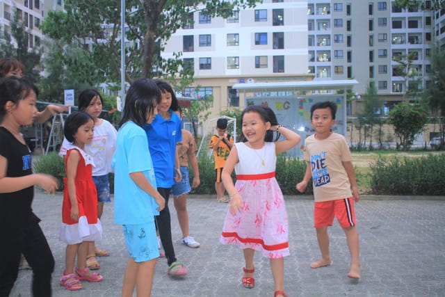 Những giây phút nô đùa hồn nhiên của học sinh Hope School