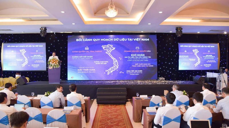 The plenary session "Digital transformation creates momentum to accelerate socio-economic development" took place on the Digital Transformation Week - Hue 2022