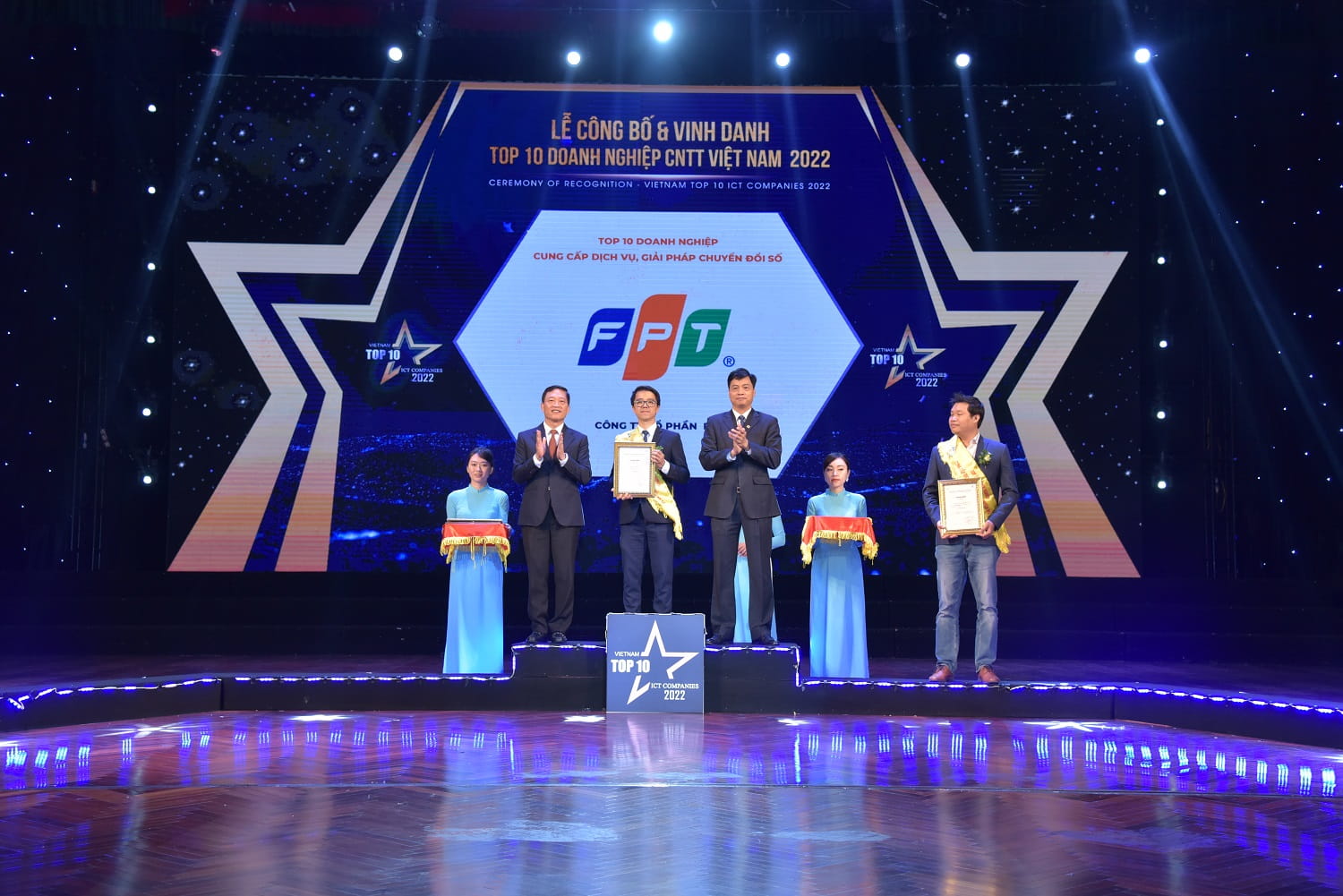 FPT Won 8 Awards of Top 10 Vietnam's IT Enterprises in 2022