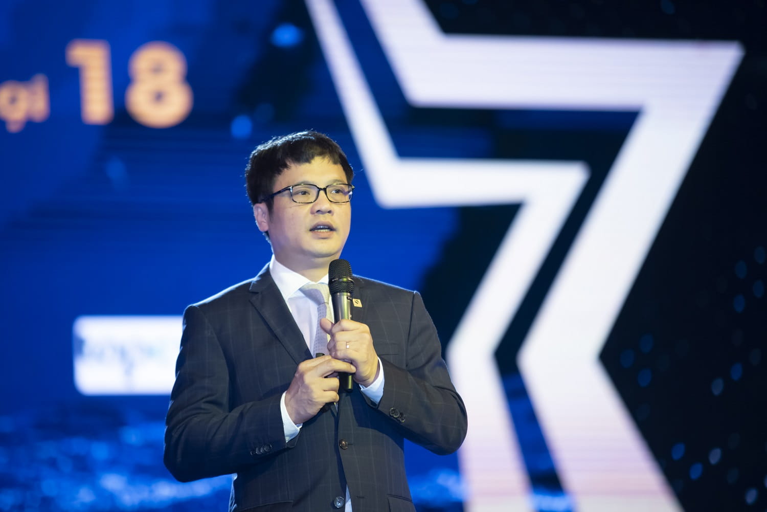 Mr. Nguyen Van Khoa, President of VINASA and CEO of FPT, shared at the Award Ceremony of Top 10 Vietnam's IT Enterprises 2022