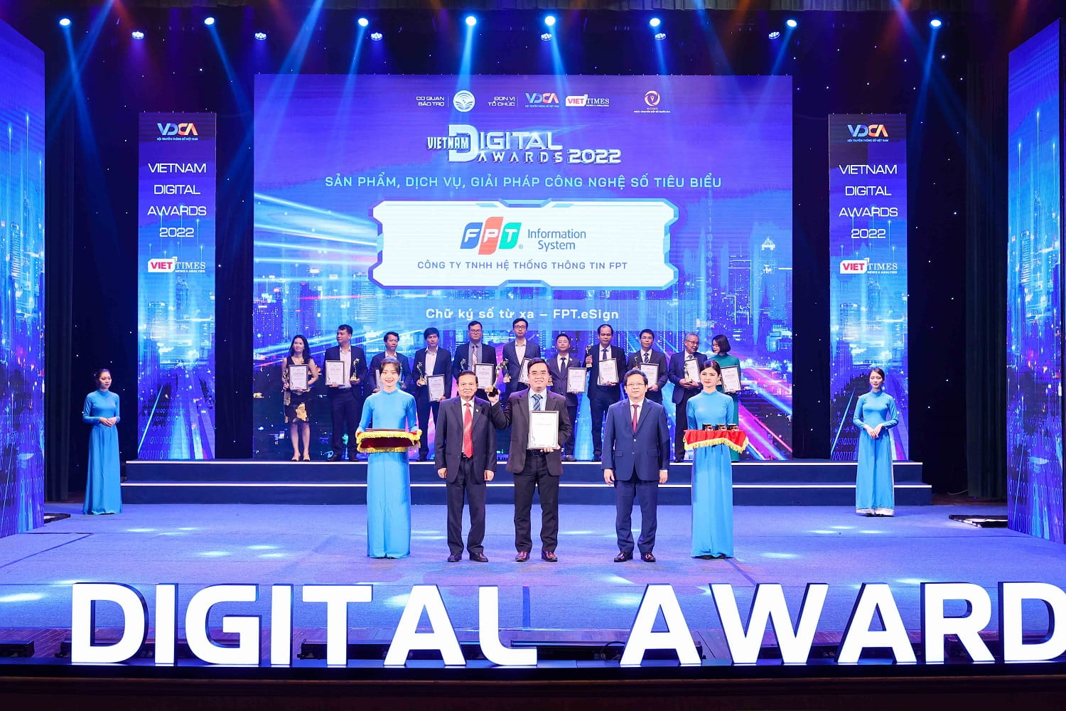 FPT.ESign - The Only Digital Signature Solution Wins Vietnam Digital Transformation Award • 10/10/2022 FPT.eSign - The digital signature solution developed by FPT IS - reconfirmed its quality and leading position in the domestic market. It has been the second prestigious award of FPT.eSign by 2022. On October 9, in Hanoi, FPT.eSign was awarded the Vietnam Digital Transformation Award 2022 by Vietnam Digital Communications Association. The solution won the "Typical digital products, services, and solutions" category, based on its inclusiveness, creativity, and effectiveness. Moreover, it was the only digital signature solution to be honored this year. The achievement right on the Vietnam Digital Transformation Day (October 10) confirmed FPT IS's efforts and capacity to develop advanced technology solutions and promote the digital government, digital economy, and digital society in Vietnam. Mr. Nguyen Hoang Minh - CEO of FPT IS - affirmed: "FPT IS is proud to accompany hundreds of large enterprises in digital signature and electronic authentication solutions. We have a team of experts who are fully experienced in legal, process-related, and technical features of digital signature technology to make it be quickly and effectively promoted in practice. The Vietnam Digital Transformation Award is a remarkable milestone for FPT.eSign and the ecosystem of "Made by FPT IS" digital authentication products as a whole. Being convenient and safe, FPT.eSign helps complete the paperless processes and brings an entirely new experience to businesses and organizations. We strongly believe that this product will promptly be well applied in Vietnam".   FPT.eSign is the only digital signature solution to win the Vietnam Digital Transformation Award 2022. Before achieving the Vietnam Digital Transformation Award, FPT.eSign was ranked five stars of the Sao Khue Awards 2022, affirming the prestige of the "Made by FPT IS" solutions in the IT industry. This platform is developed based on more than ten years of in-depth research on digital authentication solutions of FPT IS. FPT.eSign helps businesses and organizations overcome geographical and time barriers and save operating costs. This tool allows easy signing anytime and anywhere on computers or mobile devices, without depending on hardware devices such as USB Token or SIM. In addition, the state-of-the-art digital authentication technology ensures content and legal integrity for virtual agreements between organizations, businesses, and individuals. More than 20 organizations are providing digital signature verification services. Still, only six of them, including FPT IS, fully meet the regulations, standards, and legalities and are licensed by the Ministry of Information and Communications (MIC) for remote signing. In particular, with the QTSP (Qualified Trust Service Provider) certificate issued by Tayllorcox, one of Europe's most prestigious certification agencies, and the eIDAS (Electronic Identification, Authentication and Trust Services) certificate, FPT.eSign is recognized with technical and security standards equal to the world's leading products. Besides, FPT IS is also one of the first companies to provide disruptive technologies in timestamps and long-term authentication to ensure complete verification of electronic transactions. FPT.eSign allows users to digitally sign anytime and anywhere without depending on hardware devices such as USB Token or SIM. FPT.eSign can be widely applied in various domains such as Banking - Finance, Real Estate, Securities, Insurance, Tax, Treasury, and Customs... Banks and financial institutions are pioneering in utilizing this solution in bank account registration or loan confirmation... It helps customers shorten the time and distance of accessing financial services and enhance experiences while allowing businesses to optimize costs and resources. Up to now, FPT.eSign has passed technical and security tests of more than 20 banks and financial institutions nationwide, such as FE Credit, Home Credit, HDSaison, Mcredit, CIMB, VIB, OCB, HDBANK, TCB... and more than 100,000 corporate customers of all sectors. For example, FE Credit is creating outstanding competitive advantages in the market by effectively applying FPT IS's remote signing solution. The company has more than 16,000 employees, 21,000 service points, and more than 12,000,000 clients, with more than 10,000 applications to process daily. Previously, FE Credit used a solution with a contract error rate of up to 80%. Unfortunately, 20% of them had to be hand-signed or reworked, resulting in a low success rate of loan contracts. After cooperating with FPT IS to implement the FPT.eSign solution, the document execution time of FE Credit has been reduced from 2-3 days to 10 minutes. As a result, many complicated paperwork processes are eliminated, and the rate of successful loan agreements has increased from 20% to 99%. See more about FPT.eSign at: https://esign.fpt.com.vn/.