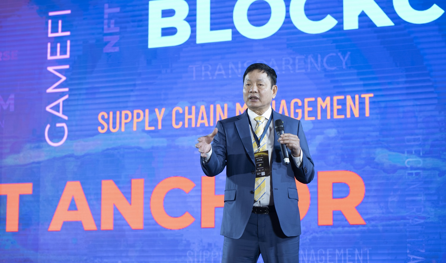 Mr. Truong Gia Binh - VINASA Founding Committee's Chairman and FPT Chairman - shared his Blockchain approach