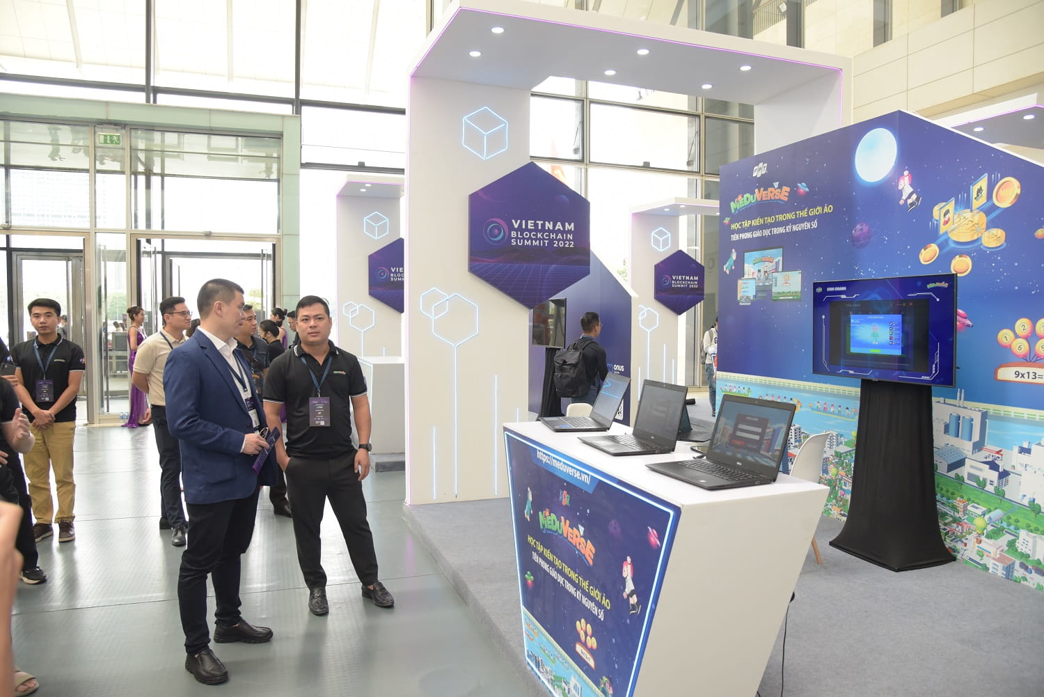 blockchain summit 4