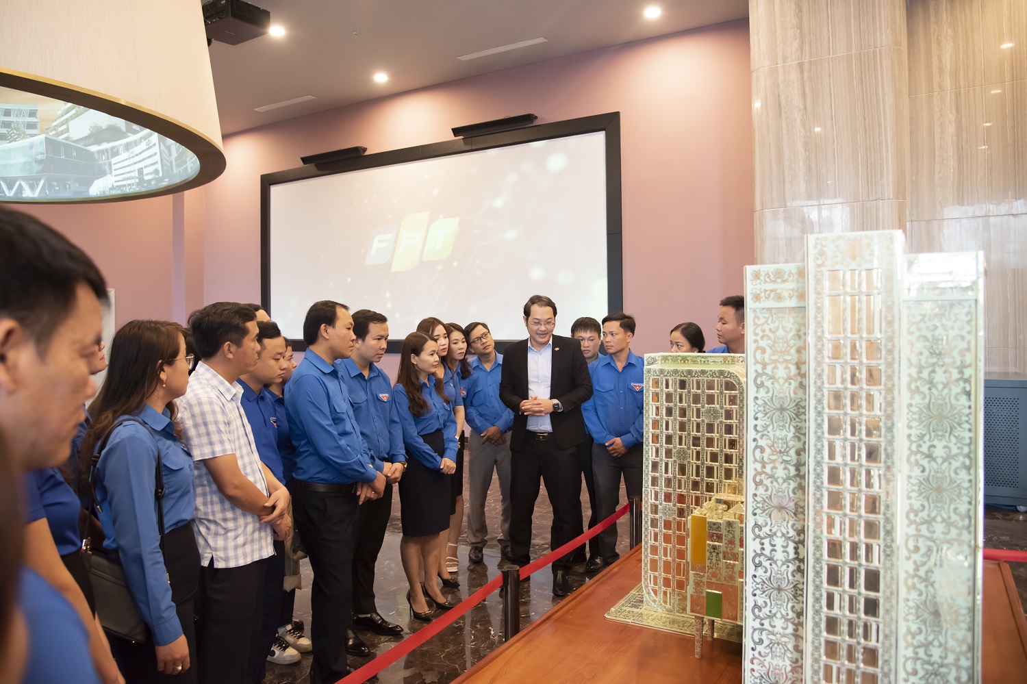 Ho Chi Minh Communist Youth Union of Quang Tri Province visited FPT