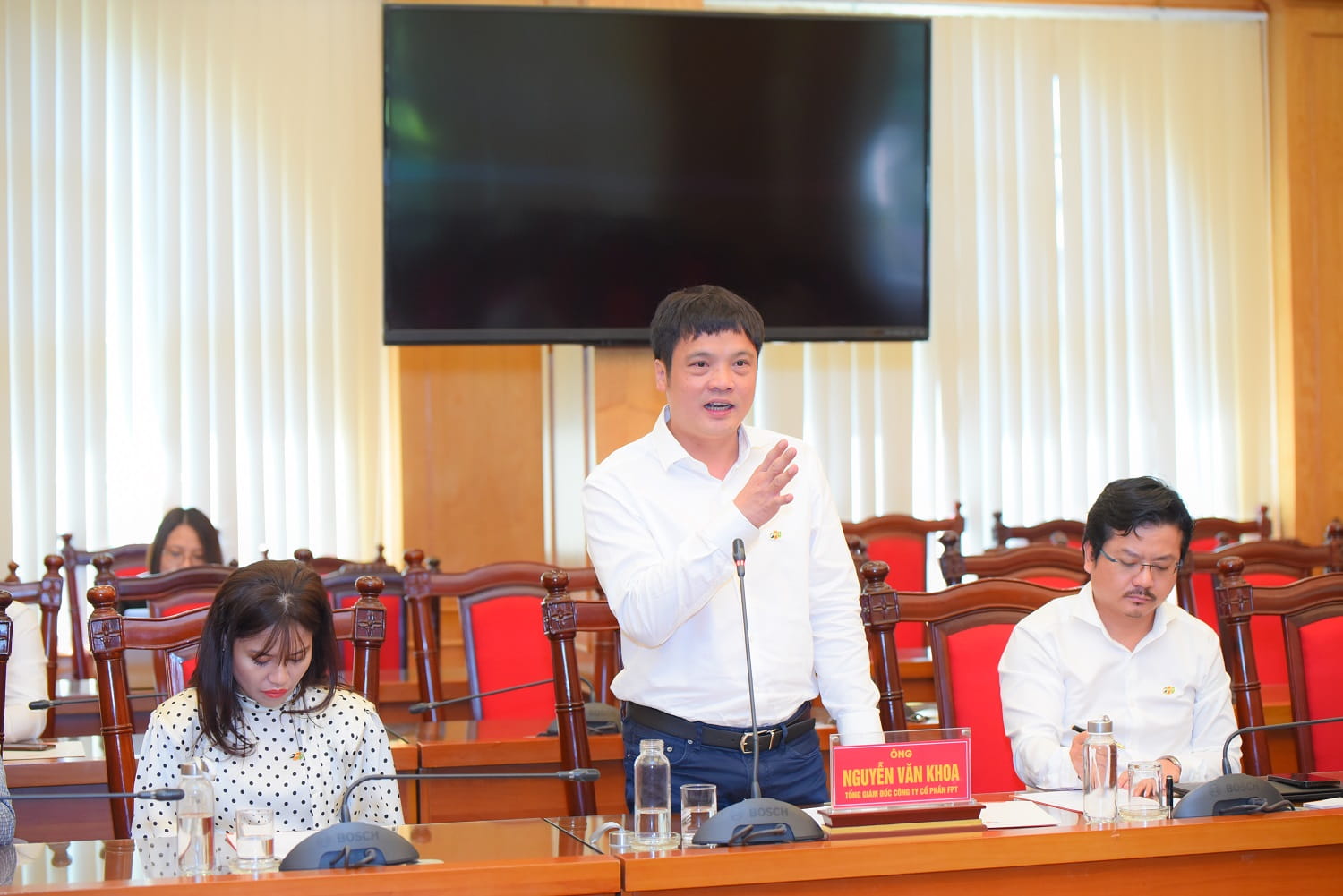 FPT's CEO Nguyen Van Khoa pledged that FPT would accompany Vinh Phuc in the DX journey.