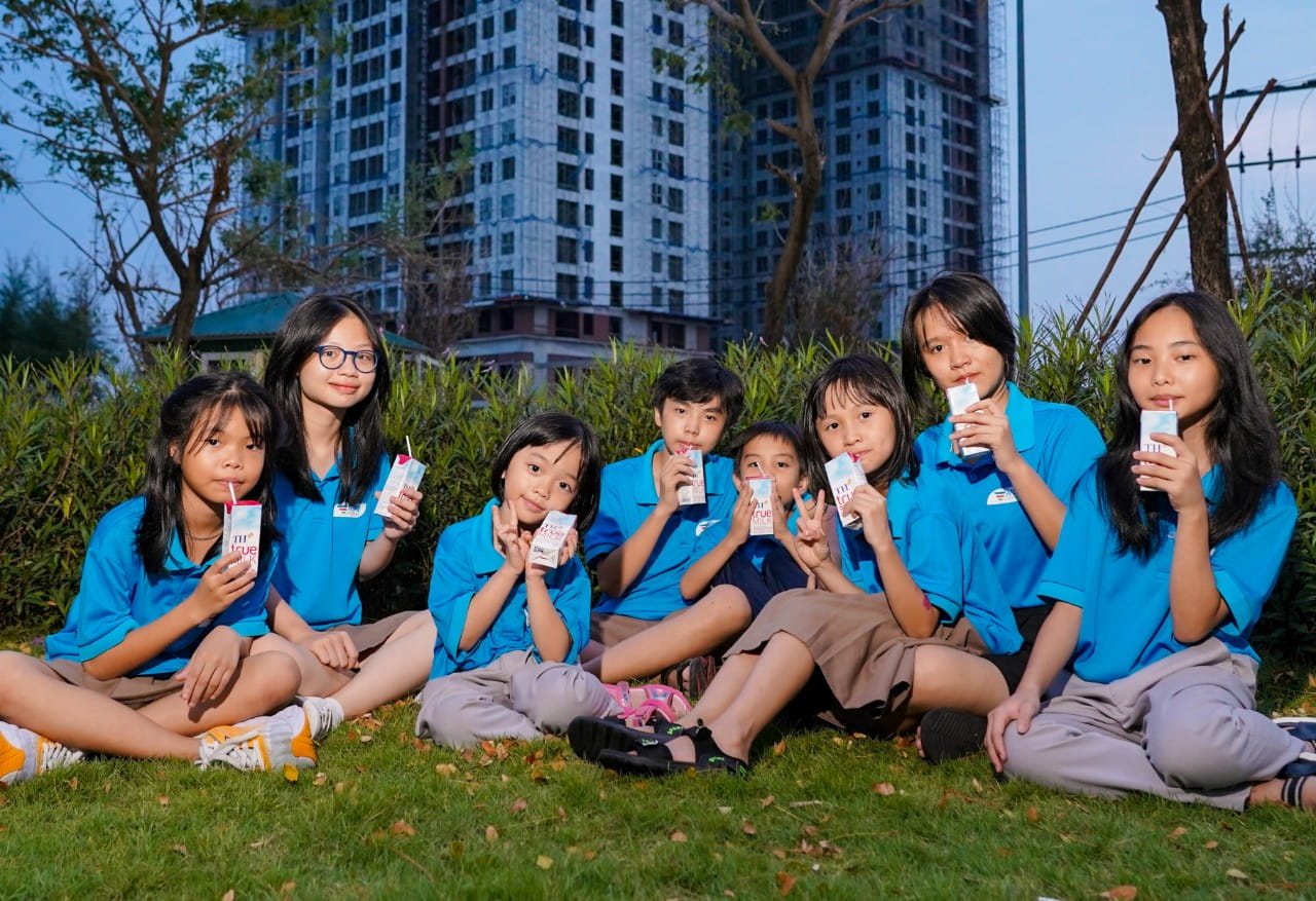 Hope School Receives 27,000 Glasses of Fresh Milk from VSF