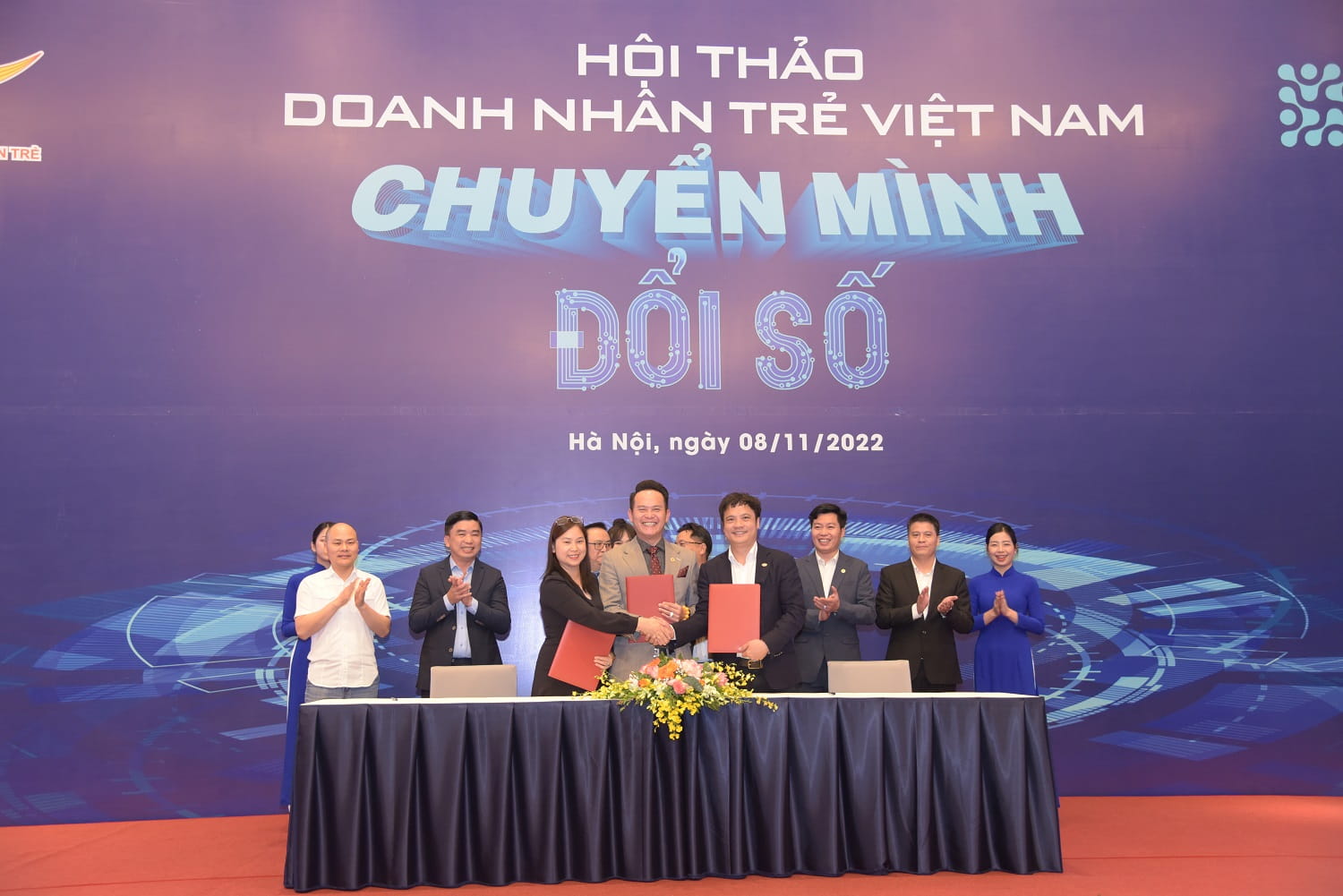 Representatives of VYEA, VINASA, and FPT - Mr. Nguyen Van Khoa, CEO of FPT (first row, far right) at the signing ceremony
