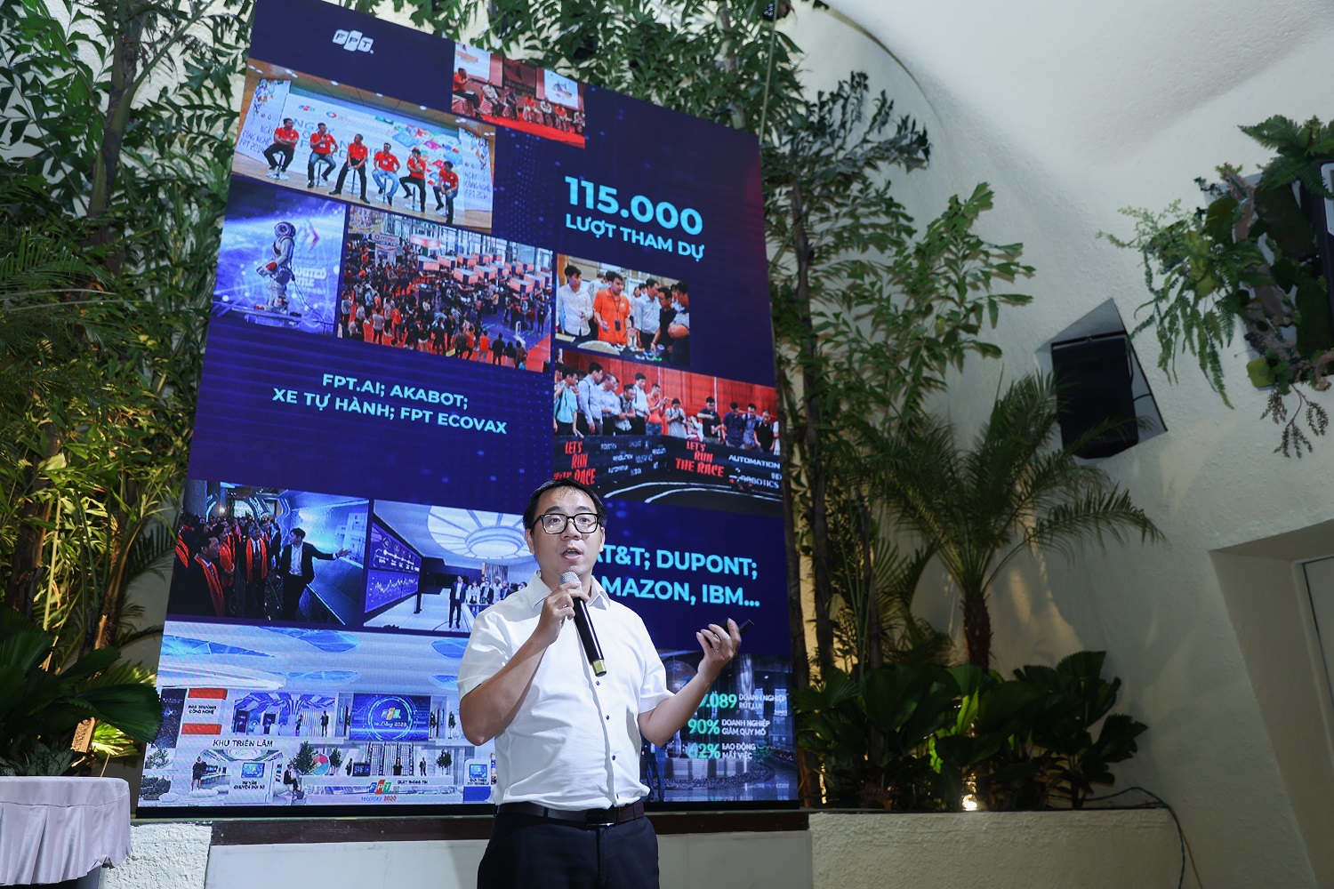 Mr. Vo Dang Phat, FPT’s CMO, gave some words about a decade's journey of FPT Techday.