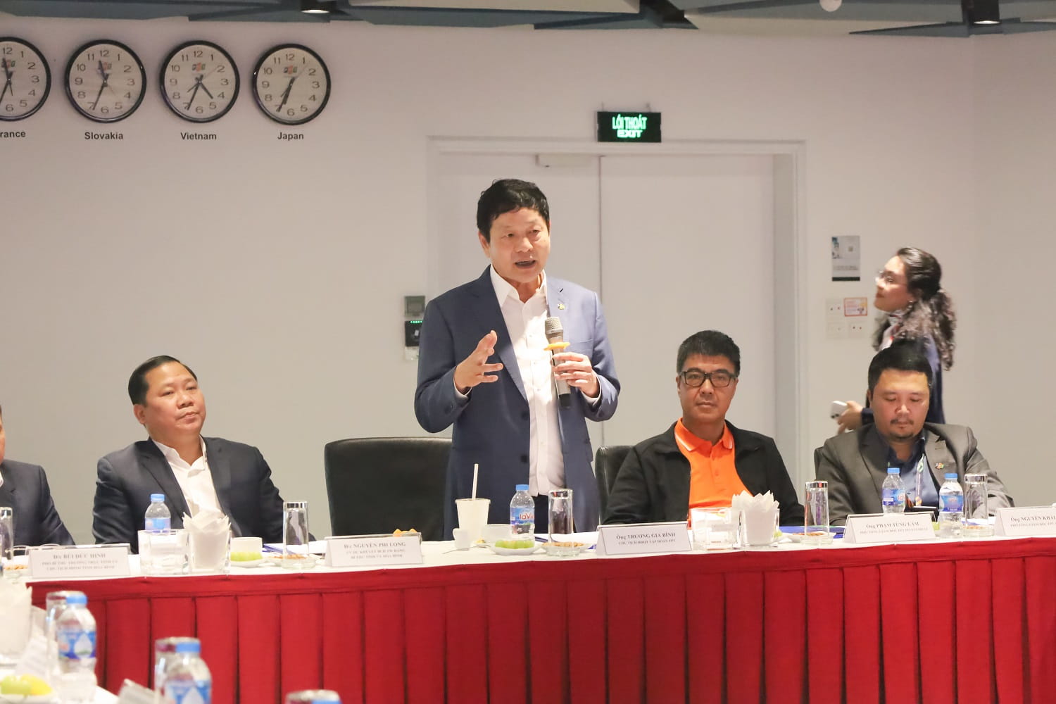 At the working session, Mr. Truong Gia Binh, Chairman of FPT Corporation, shared his thoughts.