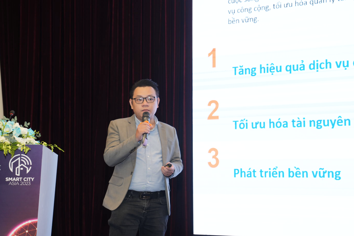 Mr. Nguyen Tan Hung - Southern Business Manager of FPT Smart Cloud, a subsidiary of FPT Corporation, presented a speech at the event.