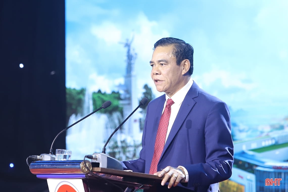 Chairman of the Provincial People's Committee, Vo Trong Hai, delivered a speech at the conference.