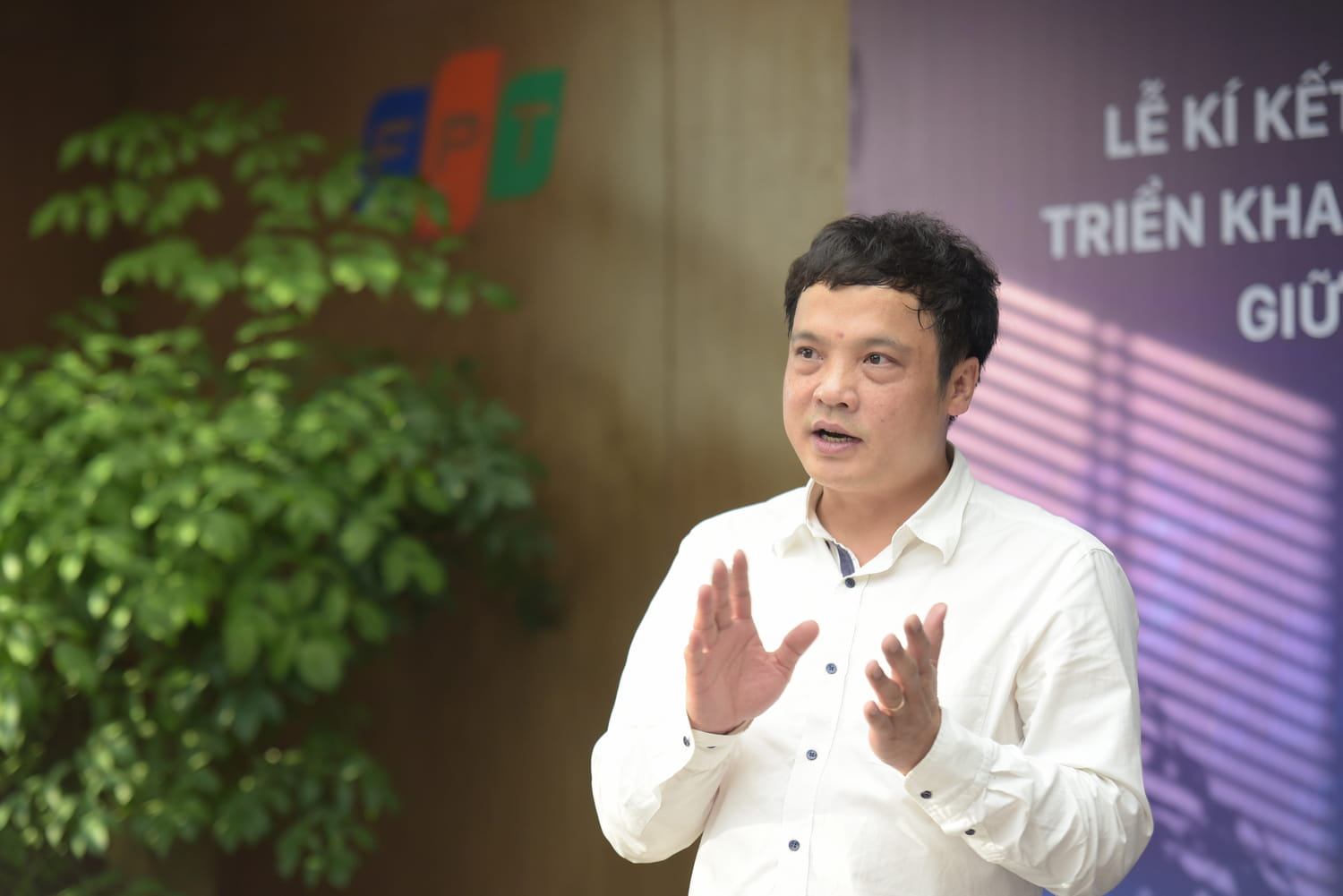 Mr. Nguyen Van Khoa, CEO of FPT Corporation, delivered a speech at the event.