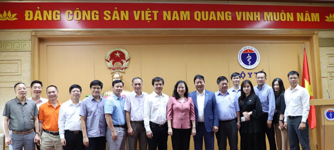 Chu tich Tap doan FPT va Lanh dao Tap doan FPT lam viec voi Lanh dao Bo Y te
