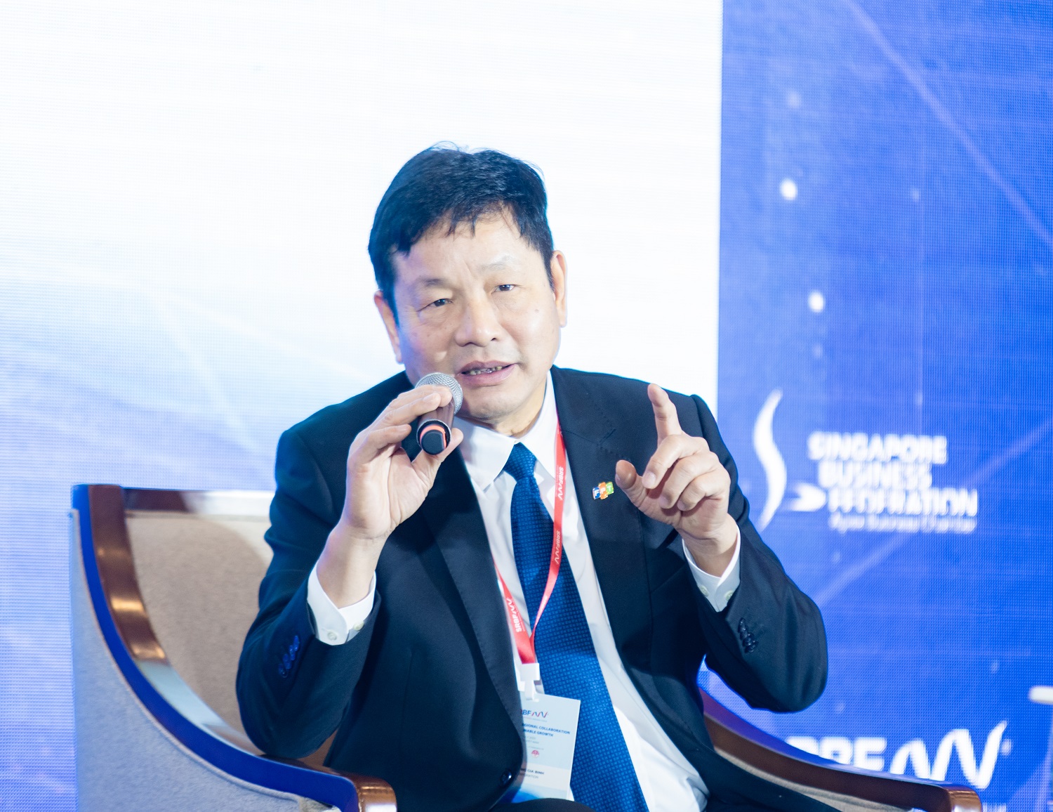 FPT Chairman Dr Truong Gia Binh attends Singapore Regional Business Forum 2023 as a panelist