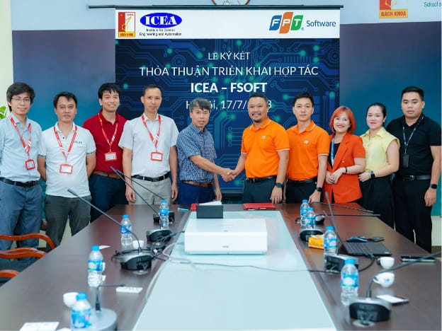 Mr. Nguyen Khai Hoan – Deputy CEO of FPT Software (fifth from the right) – and Assoc. Prof. Dr. Nguyen Quang Dich – Director of ICEA (fifth from left) – signed the partnership agreement.