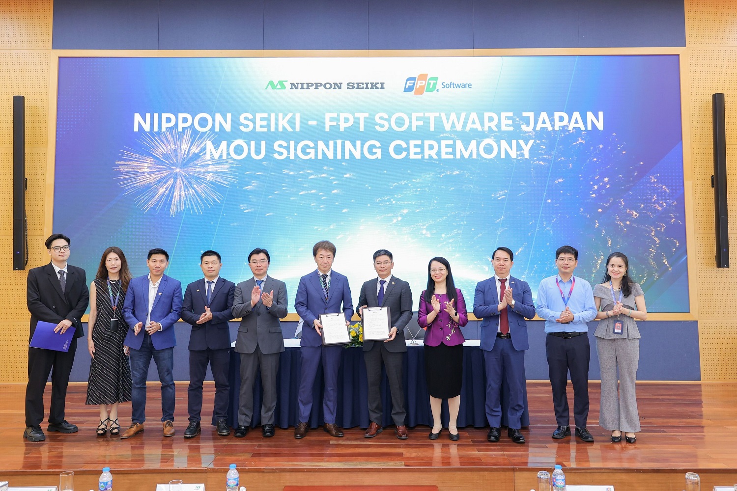 Lãnh đạo cấp cao của FPT Software và Nippon Seiki ký thỏa thuận hợp tác