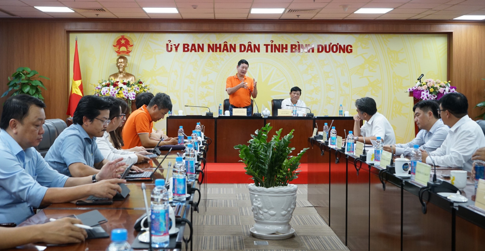 Mr. Truong Gia Binh expressed his desire to establish the largest campus of FPT Corporation in the Vietnam southern region in Binh Duong.