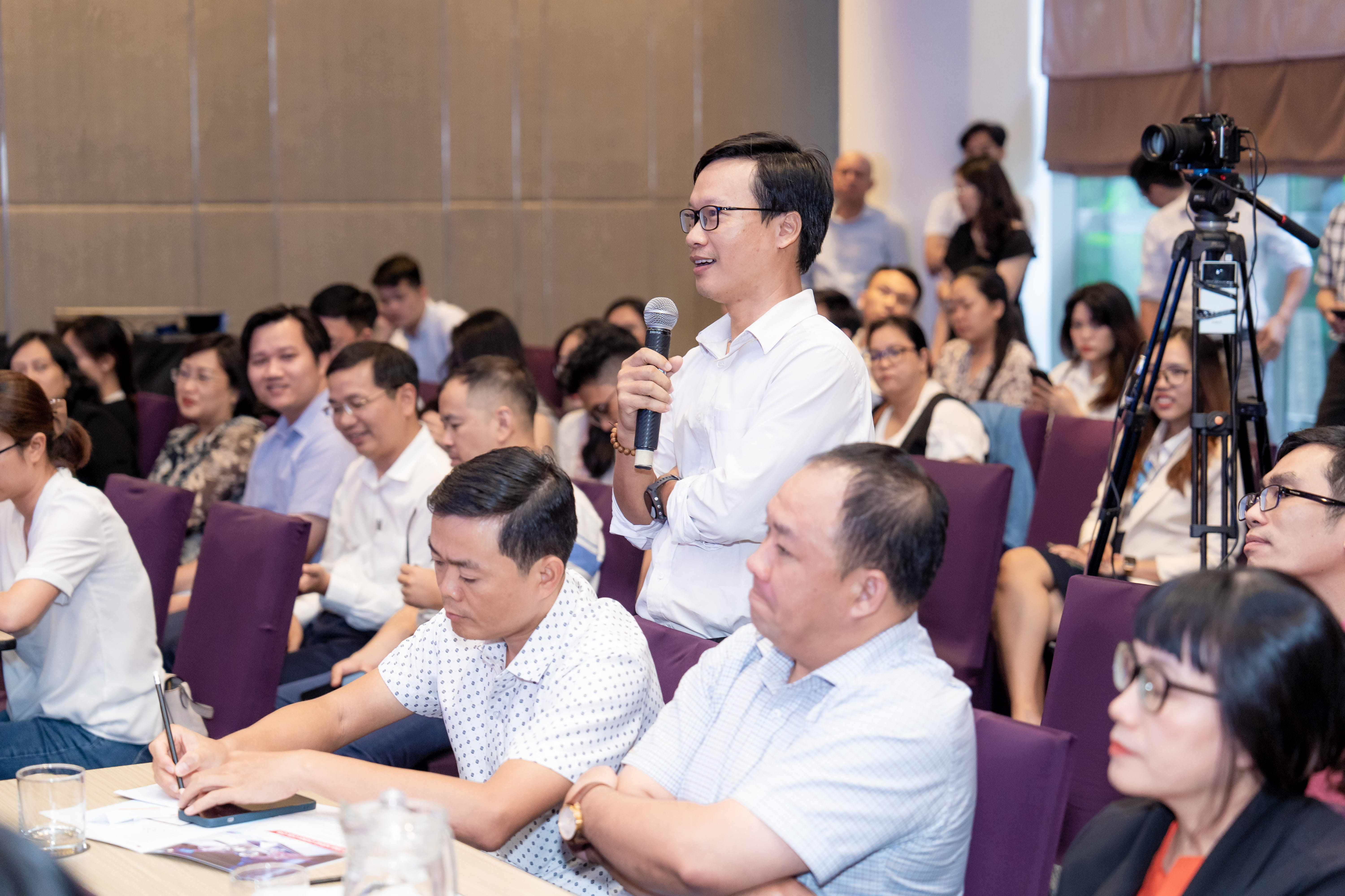 Experts discussed the solution for consolidating financial statements.