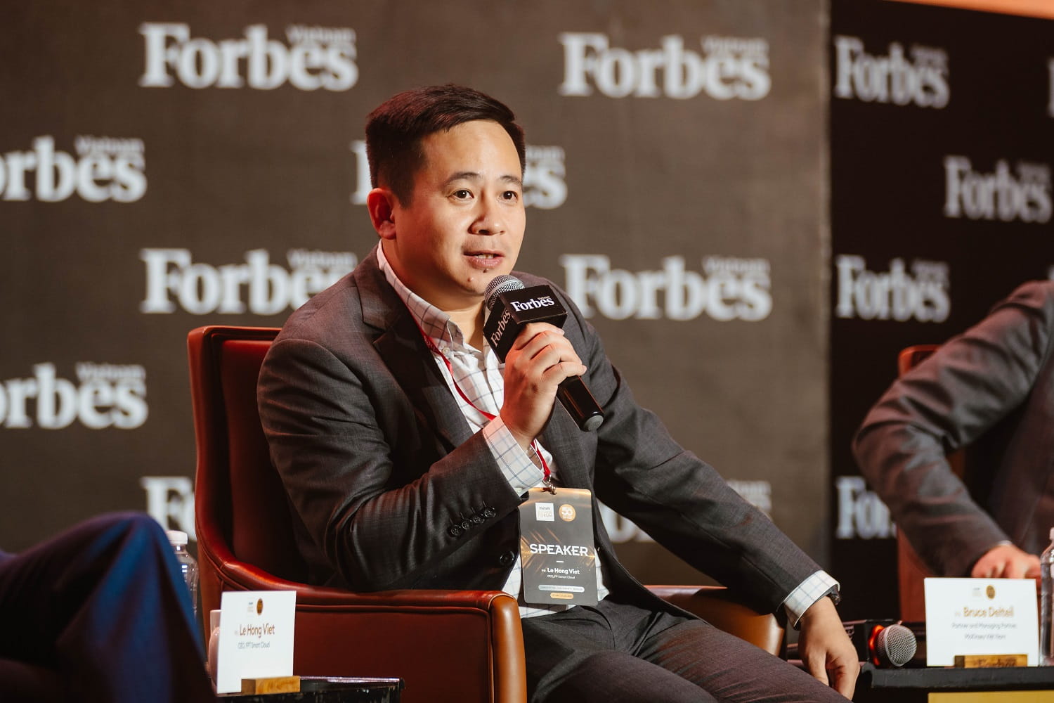 Mr. Le Hong Viet, CEO of FPT Smart Cloud, shared at the panel discussion themed "New Challenges - New Opportunities."