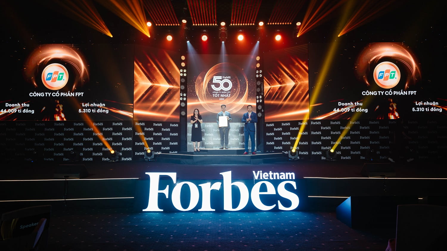11 năm liên tiếp FPT đứng trong Top 50 Công ty niêm yết giá tri nhất