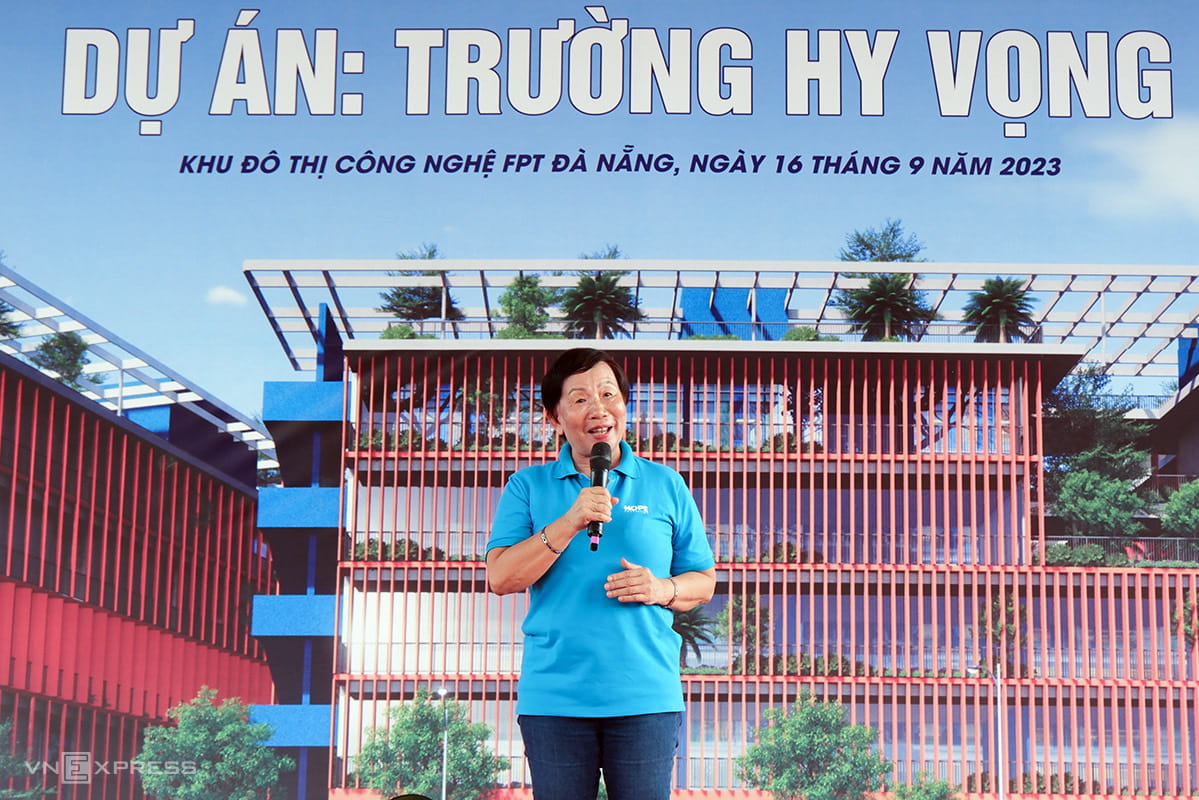 Bà Trương Thị Thanh Thanh chia sẻ về dự án Trường Hy vọng. Ảnh: Nguyễn Đông