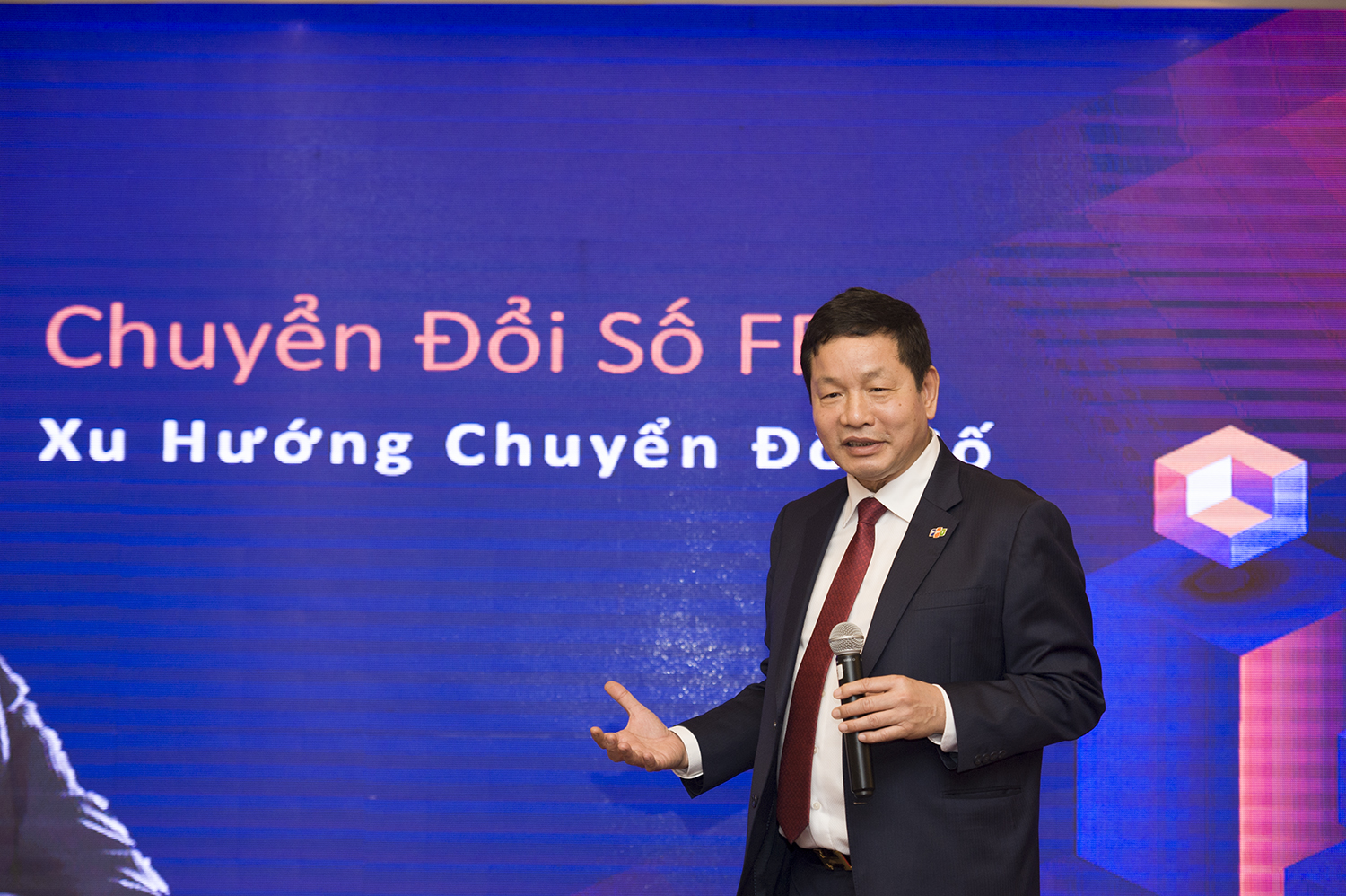 Tập đoàn FPT công bố định hướng phát triển giai đoạn 2019-2021 với tầm nhìn trở thành nhà cung cấp dịch vụ chuyển đổi số toàn cầu.