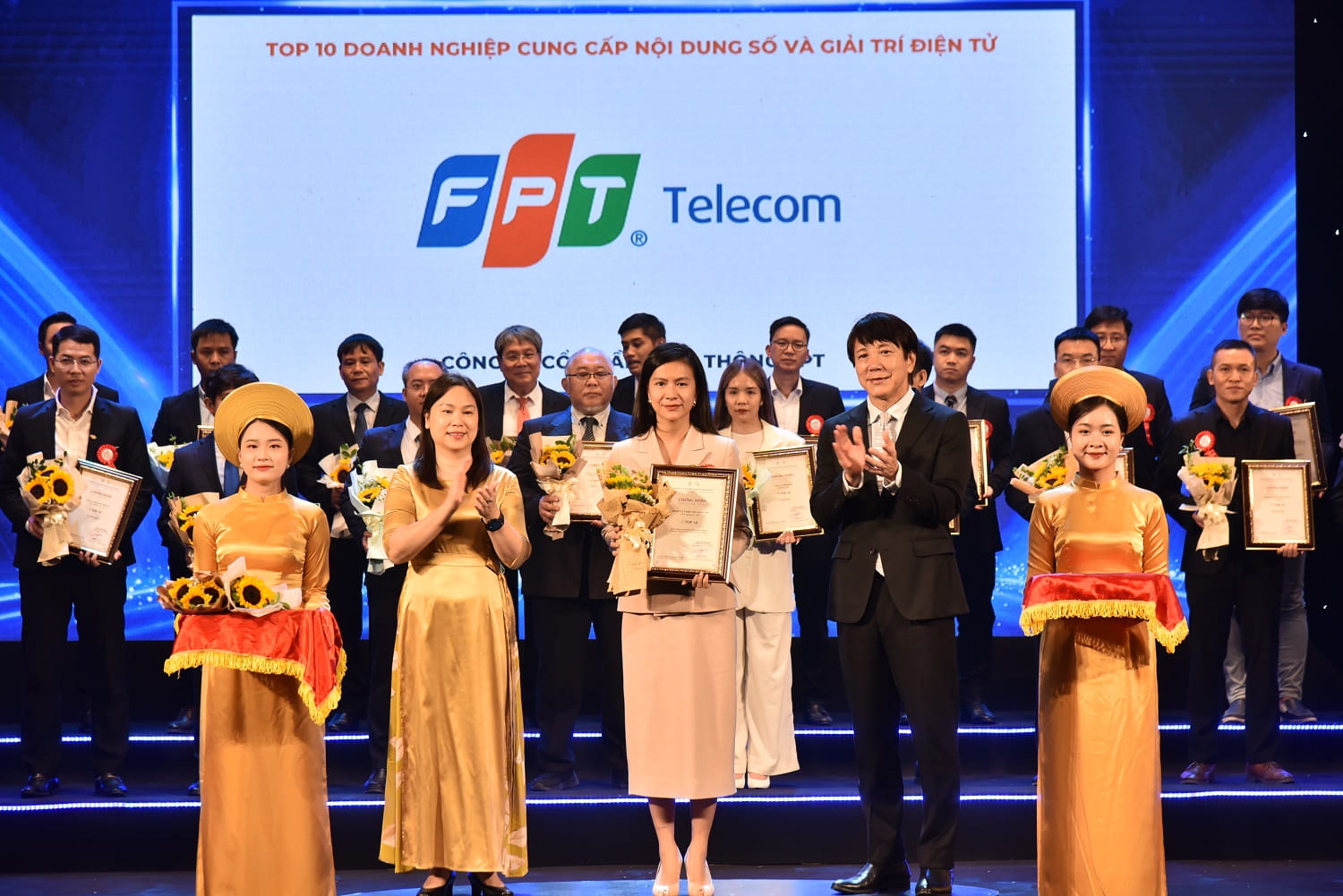 FPT Telecom (Công ty thành viên của FPT) đứng trong Top 10 doanh nghiệp cung cấp nội dung số và giải trí điện tử