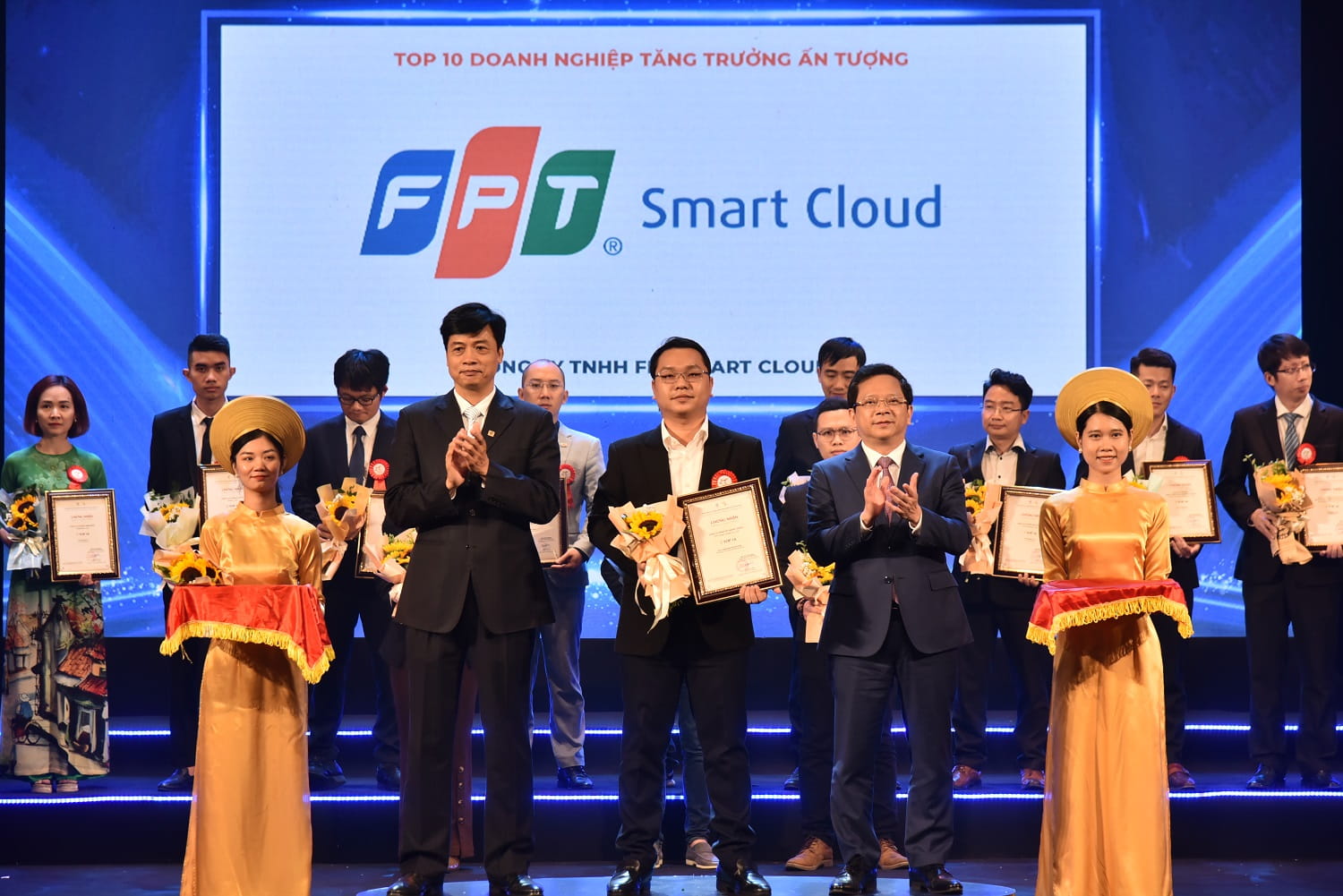 FPT Smart Cloud (công ty thành viên của FPT) đứng trong Top 10 doanh nghiệp tăng trưởng ấn tượng