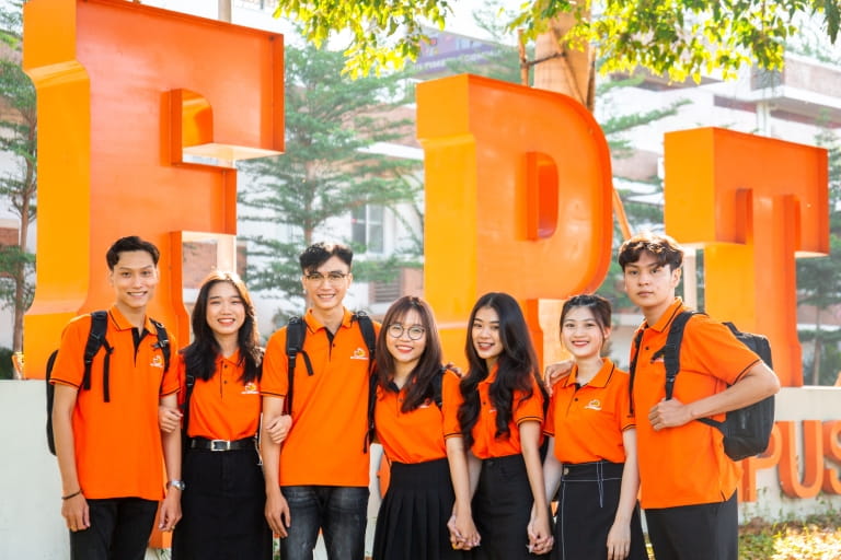 As the first university established by a private enterprise, FPT University also initiated a new training approach in Vietnam: "vocational university - the university of the Internet era."