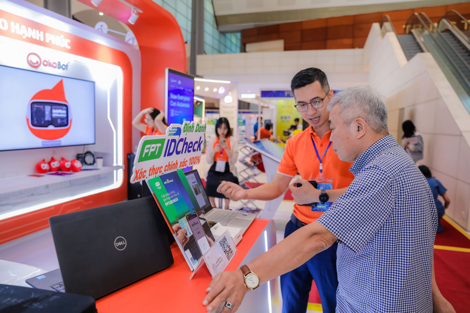 FPT exhibits the smart city ecosystem at Techfest Hanoi 2023