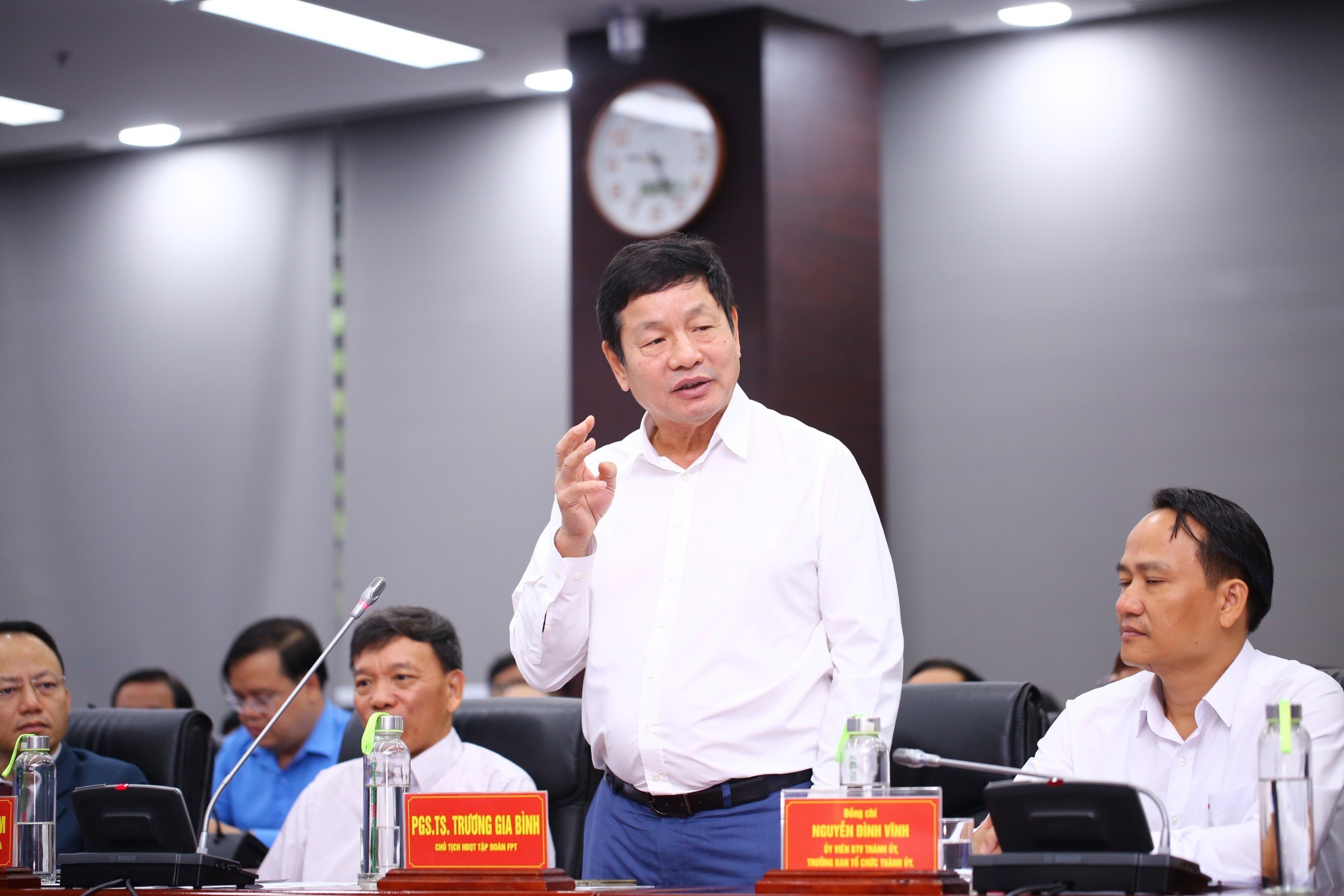 Ong Truong Gia Binh phat bieu tai DN