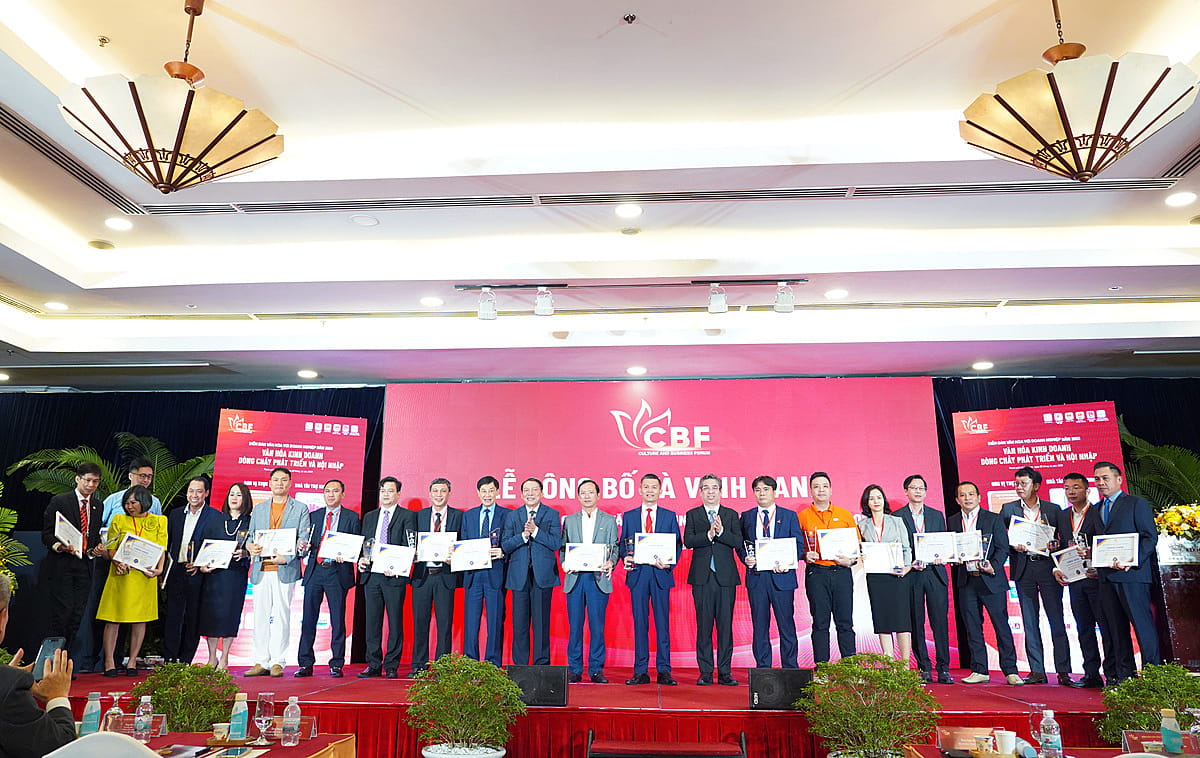 FPT được vinh danh ‘Doanh nghiệp đạt chuẩn văn hóa kinh doanh Việt Nam’