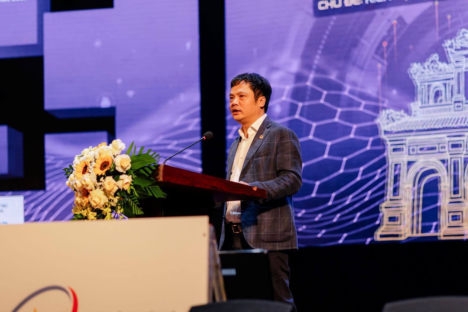 Mr. Nguyen Van Khoa - Chairman of VINASA and CEO of FPT Corporation - delivered the inaugural address of Hue Digital Transformation Week 2023.