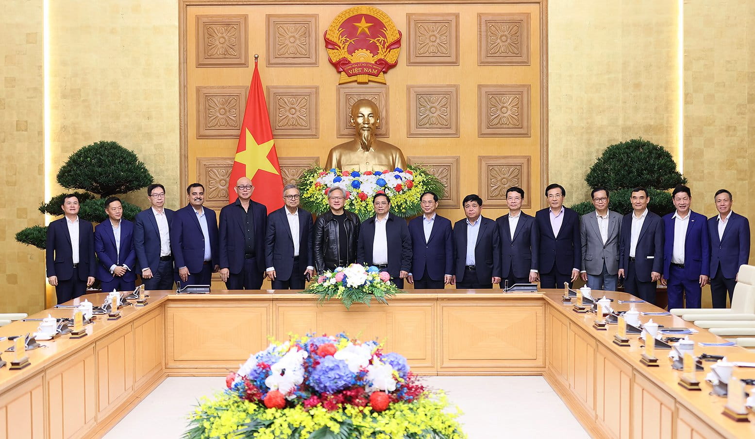 Thủ tướng Phạm Minh Chính cũng đại diện các cơ quan và doanh nghiệp của Việt Nam tiếp ông Jensen Huang, Chủ tịch, Tổng Giám đốc Tập đoàn NVIDIA (nguồn ảnh Dương Giang).