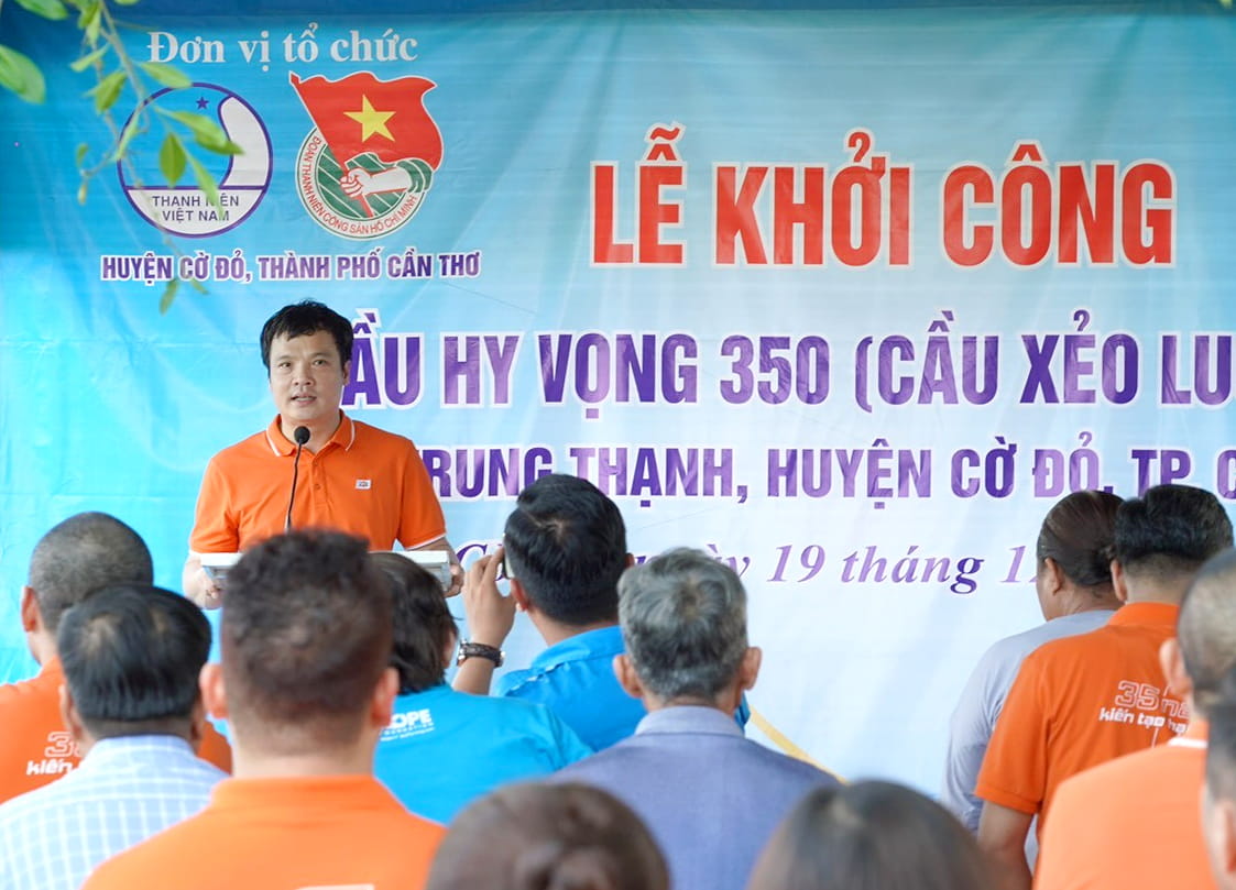 Mr. Nguyen Van Khoa, CEO of FPT Corporation, at the event