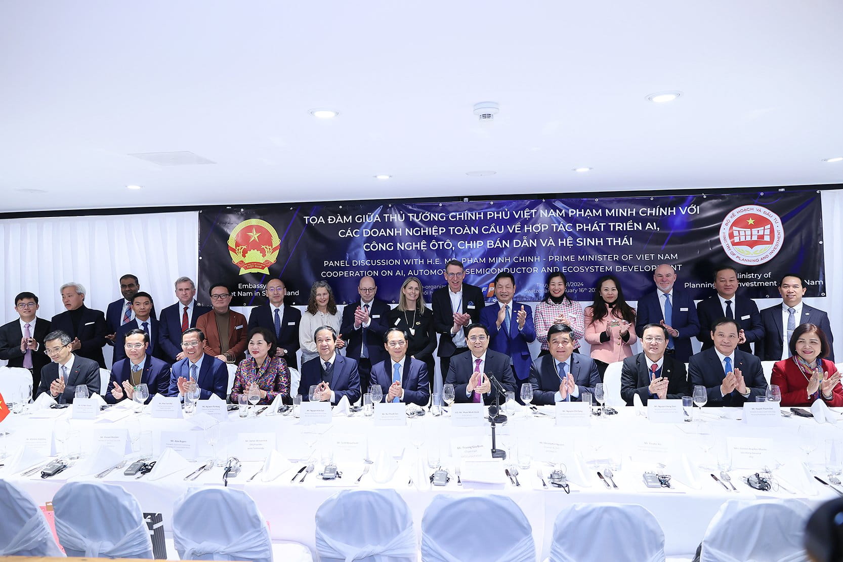 Mr. Truong Gia Binh Expects to Make Vietnam a Hub for the Semiconductor Industry at the World Economic Forum
