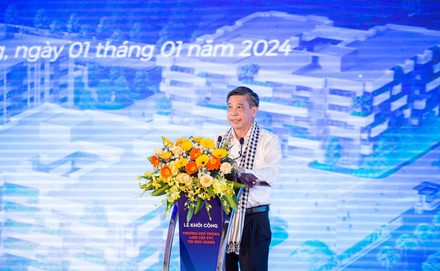 Chairman of Hau Giang Provincial People's Committee Dong Van Thanh spoke at the ceremony
