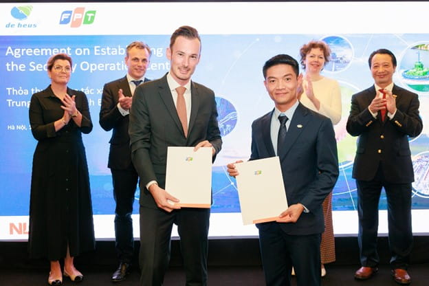 Lễ ký kết hợp tác giữa FPT và De Heus.