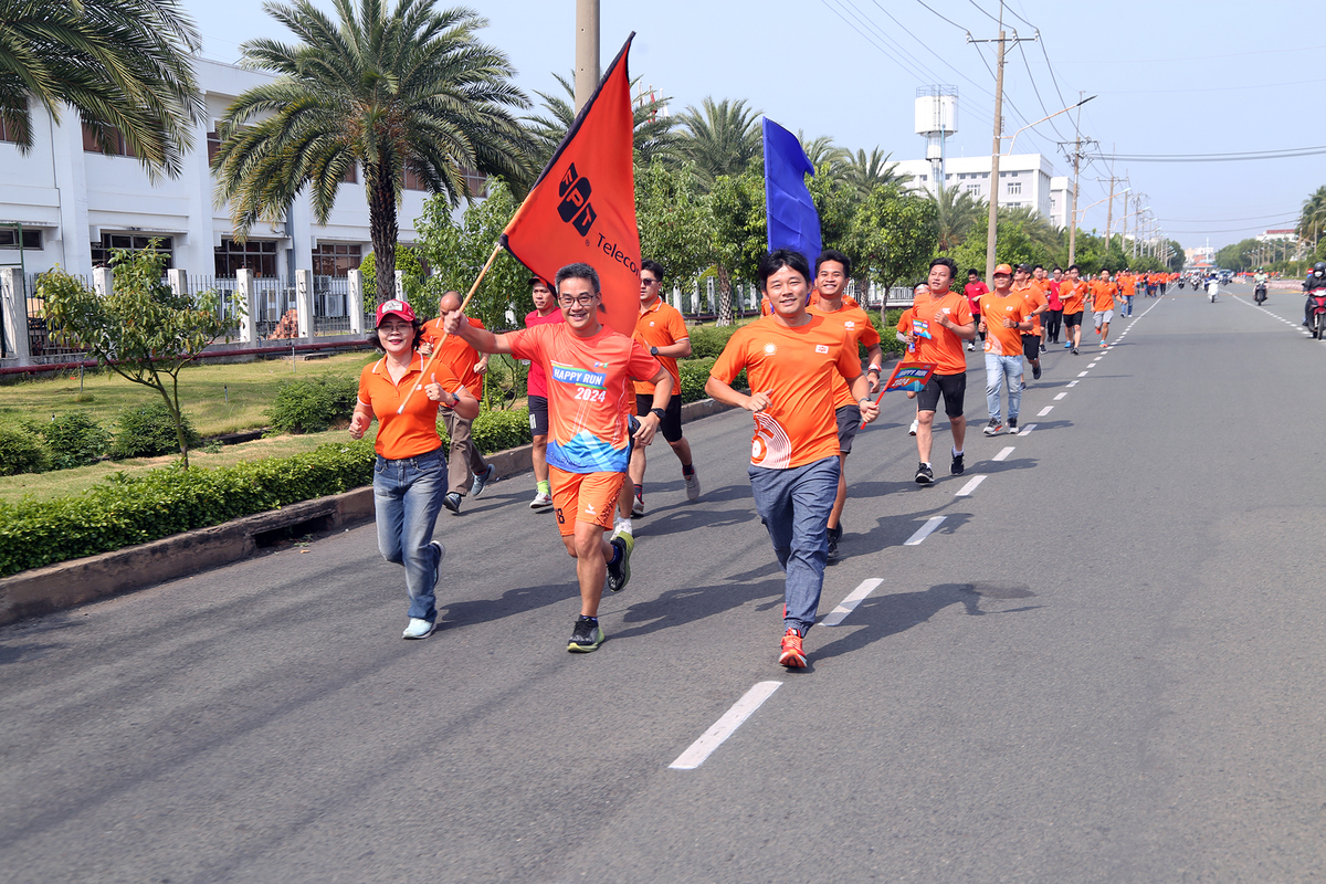 With steadfast dedication and unwavering enthusiasm, FPT remains committed to its mission of spreading happiness throughout the community.