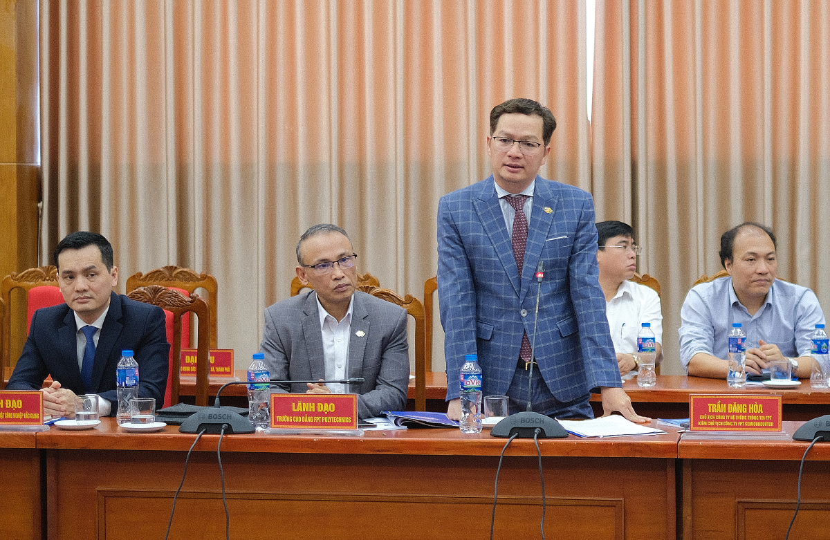 Mr. Tran Dang Hoa shared his insights during the conference.