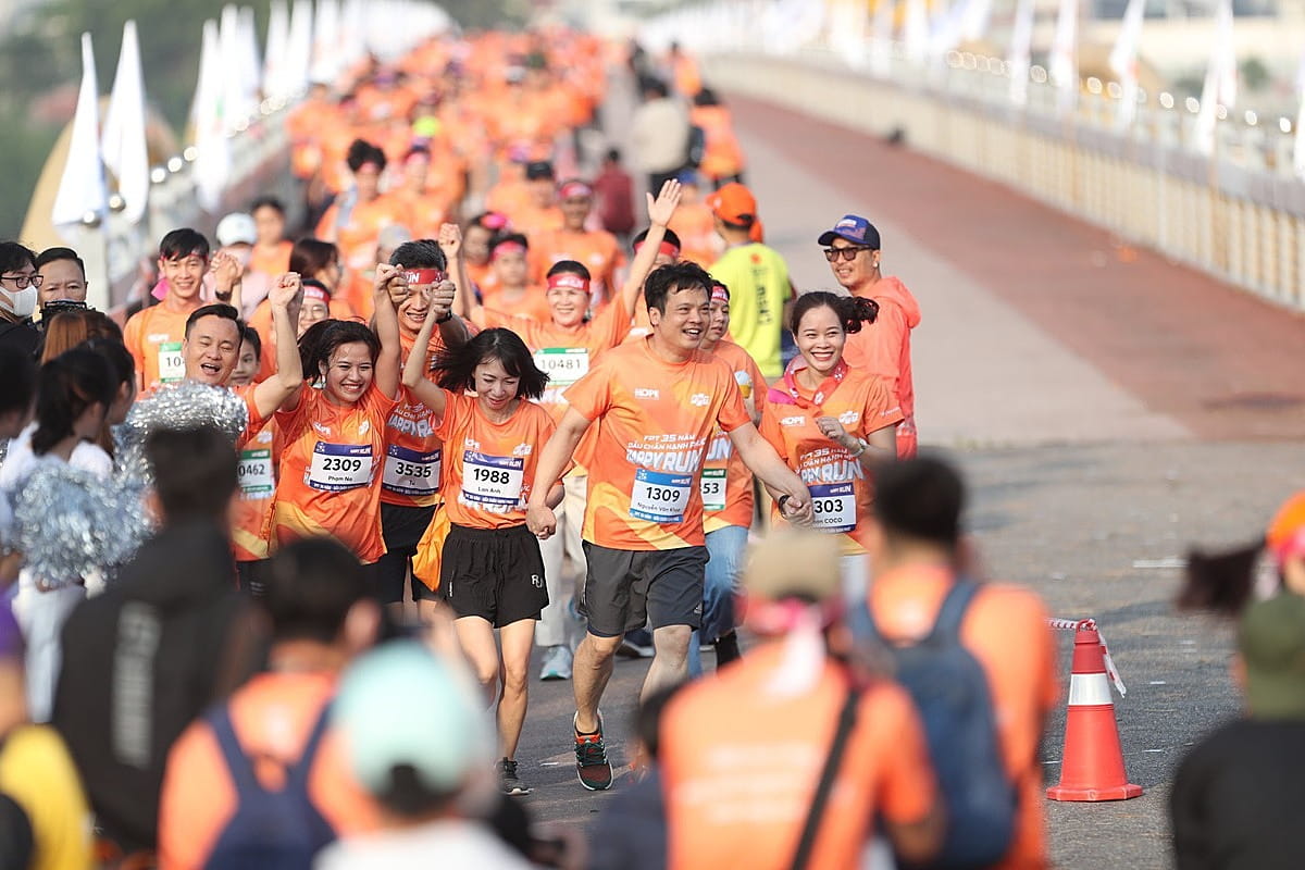 Giải chạy Happy Run quyên góp 3,6 tỷ đồng để xây dựng cơ sở vật chất cho trường học ở các vùng khó khăn.
